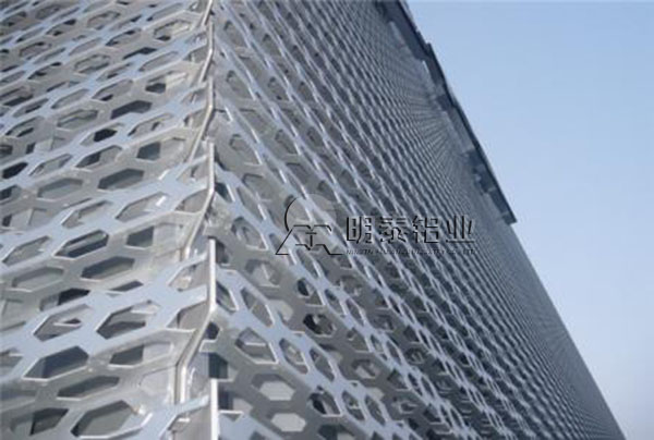 3104铝板卷在建筑行业的应用，厂家直供价格多少？